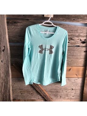 UNDER Armour size Med light turquoise long sleeve graphic print logo top